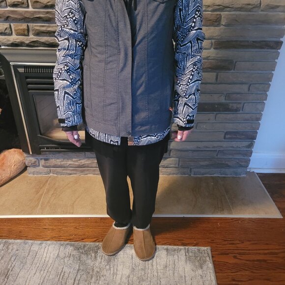 ROXY Women's CEDER Snow Jacket - Picture 1 of 6